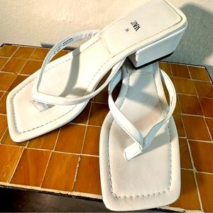 White square sandals size 6